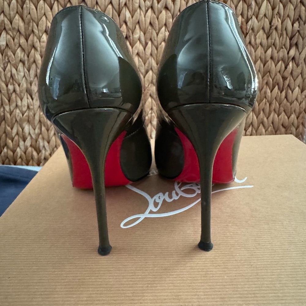 Christian Louboutin Olive Green Patent Pumps with Red Sole - Picture 6 of 6